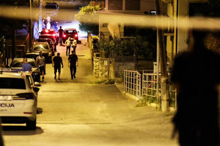 Poznat identitet para ubijenog u garaži. Policija istražuje sumnjiv motor