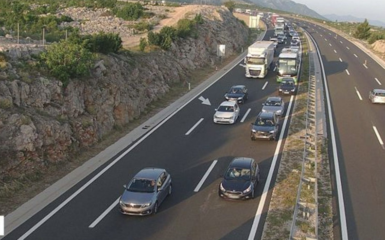 Prometna nesreća između čvorova Sveti Rok i Rovanjska, zatvoren dio A1