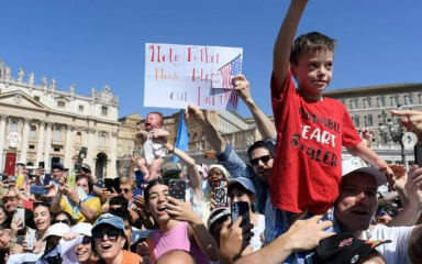 Papa podijelio fotografiju malog Zadranina sa susreta u Vatikanu