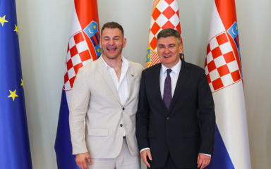 Zoran Milanović odlikovao Stipu Miočića za uspješnu promociju ugleda RH u SAD-u