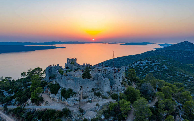 Tvrđava sv. Mihovila savršeno je mjesto za bijeg iz grada