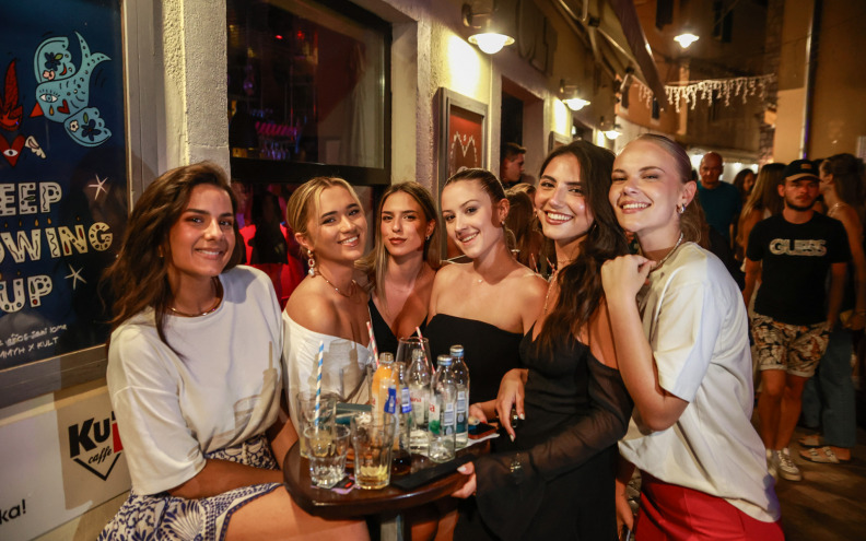 POTRAGA ZA ZABAVOM Turisti su zadovoljni noćnim životom, a domaći bi novi đir