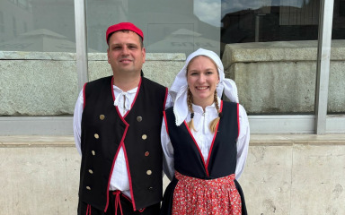 SESTRUNJSKO LITO Na narodnoj nošnji oživjeli su fuštan, buštin, košulja..