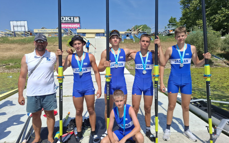 Juniorima Jadrana srebro i bronca na PH, radovi na Veslačkom domu ostavili traga