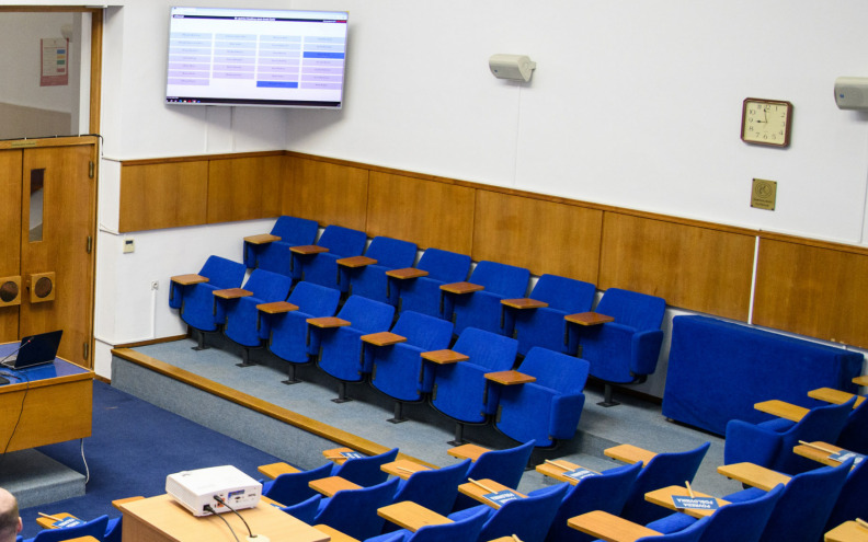 KONSTITUIRAJUĆA SJEDNICA Stabilna većina (ne)moguća misija gradonačelnika Erlića