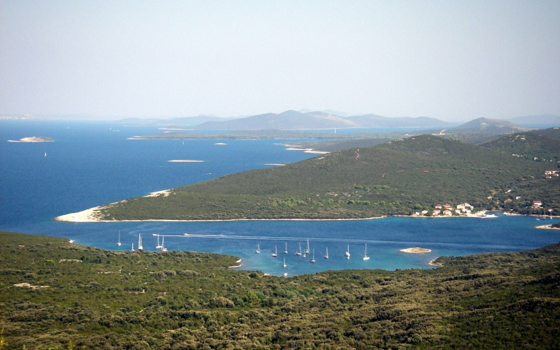 Ako ovog ljeta tražite autentičan dalmatinski otok, bez stresa, Ist je onda prava opcija!