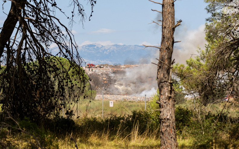 ZAR OPET? Dikljancima dosta požara, smrada: 'To je nepodnošljivo. Svi su nas zaboravili!'