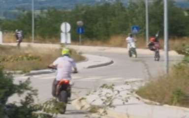 VIDEO Divljaju automobilima i motorima, mještani ogorčeni: ‘Djeca se boje, životinje uznemireno reagiraju…’