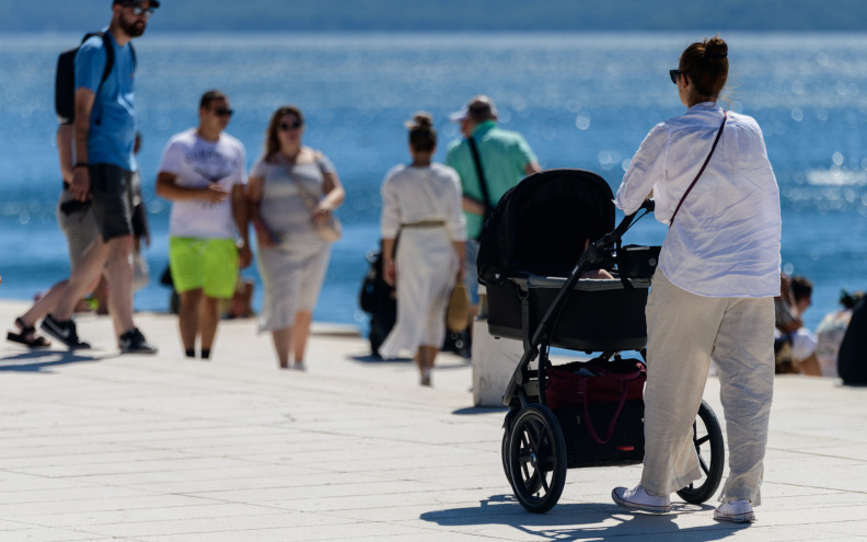 Zadarska županija uvodi najveće naknade za novorođenčad dosad – pogledajte što se mijenja