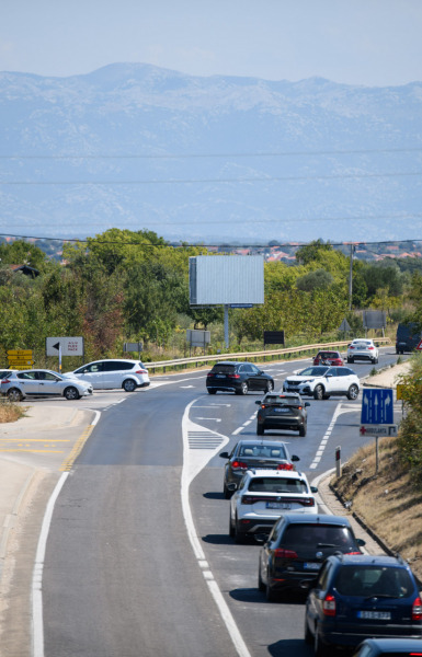 UHIĆEN NAKON NESREĆE ‘Mrtav pijan’ sletio s ceste u Murvici, oštetio prometni znak!