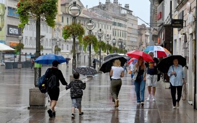 Meteorologinja DHMZ-a: “Promjena dolazi u dva vala, noćas grmljavinski sustavi stižu na sjeverni Jadran”