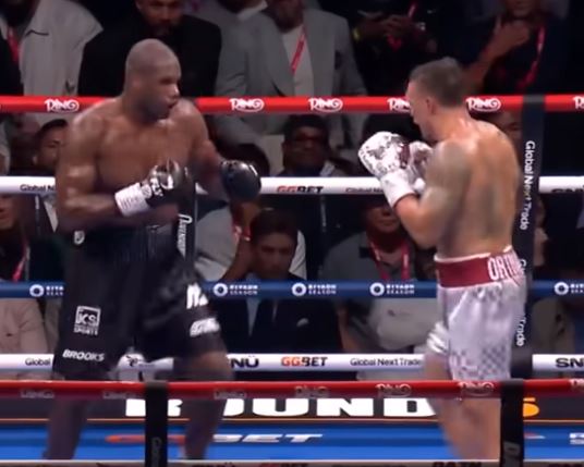 Usik nokautirao Duboisa i postao apsolutni svjetski prvak