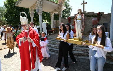 Nadbiskup Zgrablić predvodio zavjetnu svetkovinu sv. Nediljice u Vrani
