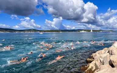 Biograd domaćin plivačkog maratona i memorijalne utrke u daljinskom plivanju