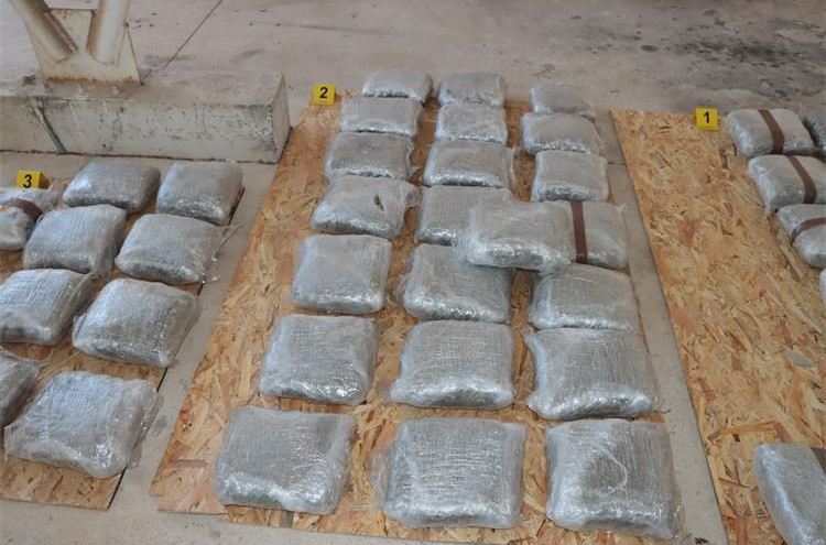 Šibenska policija na A-1 zaustavila teretno vozilo u kojem je pronađeno više od 82 kilograma marihuane