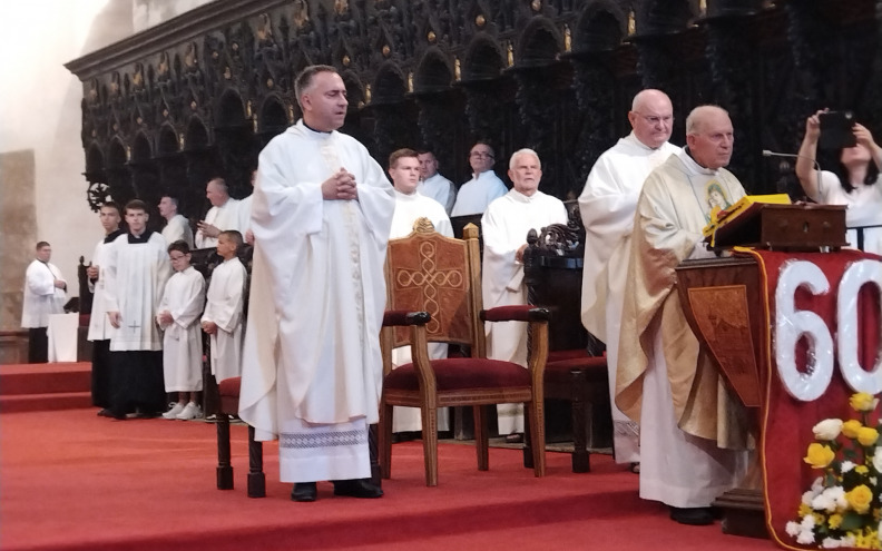 Mons. Šime Perić proslavio u katedrali sv. Stošije u Zadru dijamantni jubilej