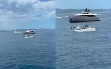 [VIDEO] Zbog nevremena se prevrnuo katamaran