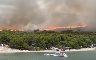 Veliki požar kod Šibenika zbog udara groma