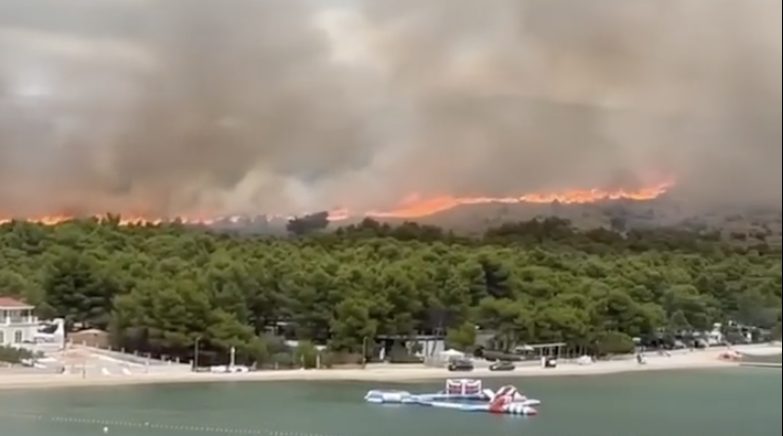 Veliki požar kod Šibenika zbog udara groma
