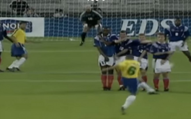 VIDEO Ovo je najbolje izvedeni slobodni udarac ikada: Udarac legende protivan je zakonima fizike!