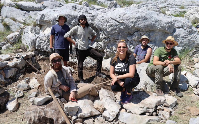 Zadarski studenti rekonstruirali nekadašnji način života transhumantnih stočara i sagradili pastirsku kuću na Biokovu