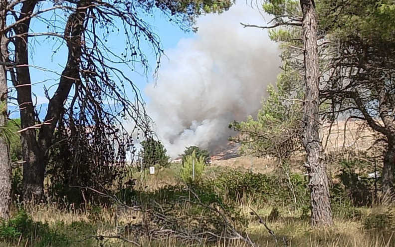 [FOTO/VIDEO] Stanje na deponiju i dalje ozbiljno, stiže još vatrogasnih vozila