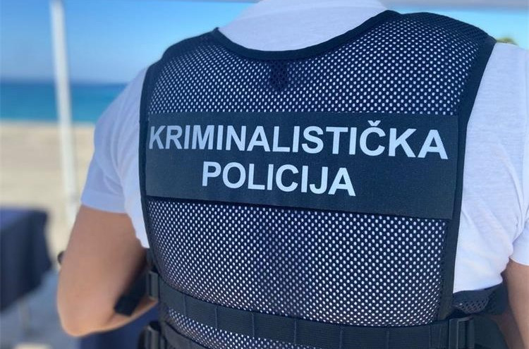 AKCIJA PU ZADARSKE Policija od muškarca oduzela heroin i dvije digitalne vage