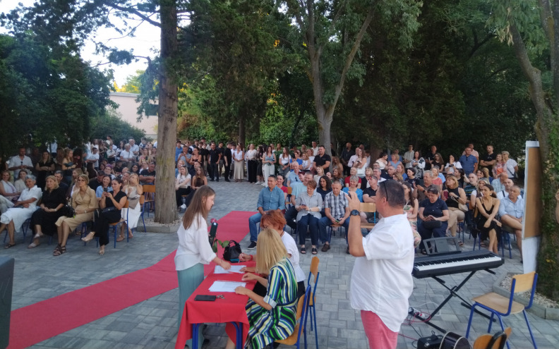 Gimnazijalci Franje Petrića primili maturalne svjedodžbe