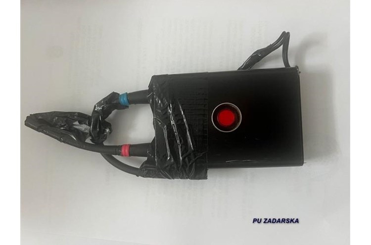 Državljani Srbije i Slovenije u Zadru uređajem ometali zaključavanje automobila pa krali novac