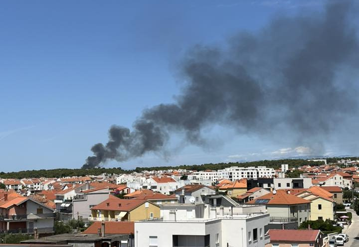 Požar na deponiju u Diklu stavljen pod kontrolu, iz Grada objavili važne preporuke