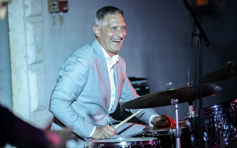 Borna Šercar: 'Jazz bi trebao živjeti cijelu godinu, ne samo sezonski'