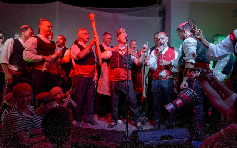 Nećete vjerovati što novi 'kralj' na Ižu mora napraviti pred cijelim selom!