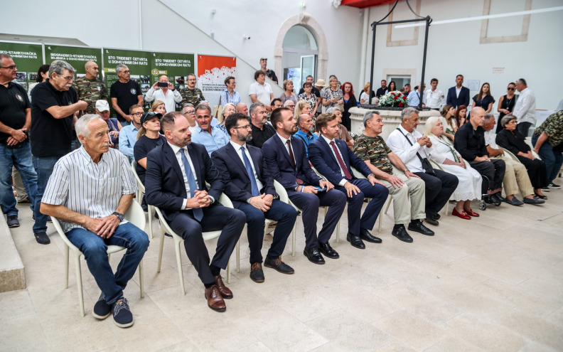 FOTO Svečano otvorena izložba fotografija - 