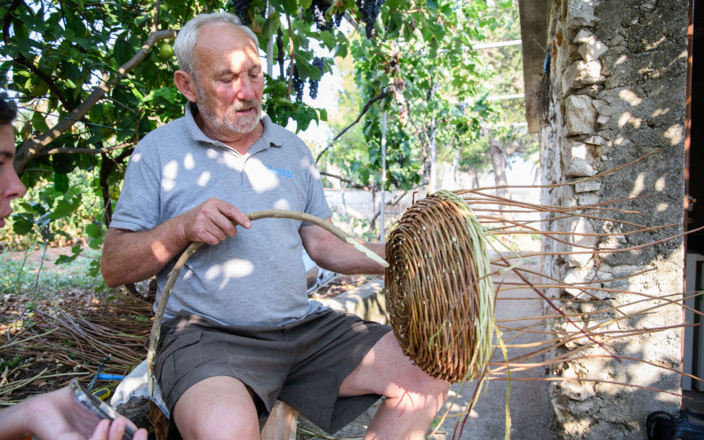 Svaka sprta Jadrana Lukačića nosi svoju priču i djelić otoka Pašmana