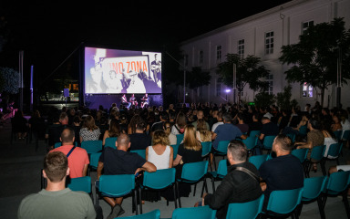 JUŽINA Hrvatska hit komedija prikazana na ljetnoj pozornici Kino Zone
