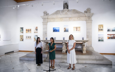 U Gradskoj loži otvorena izložba fotografkinje Matee Leš