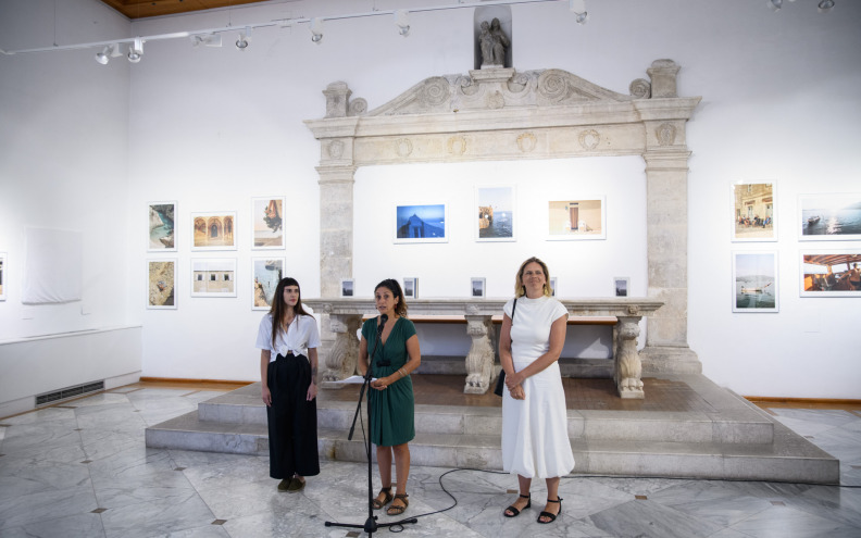 U Gradskoj loži otvorena izložba fotografkinje Matee Leš