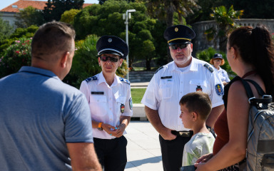Proveli smo dan sa stranim policajcima u Zadru: ’Zovu nas i zbog – prognoze!’