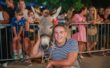 Posedarje oživjelo u ritmu magarećih kopita i smijeha posjetitelja