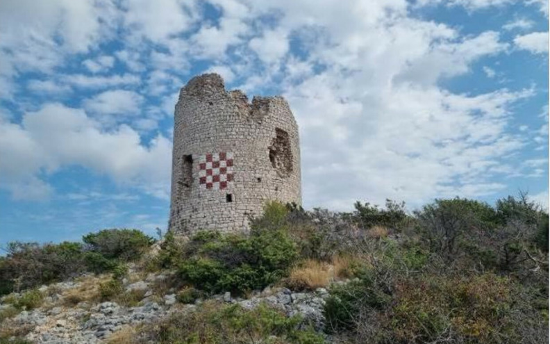 Uskoro rekonstrukcija jedne od najočuvanijih kula Ravnih kotara iz srednjeg vijeka