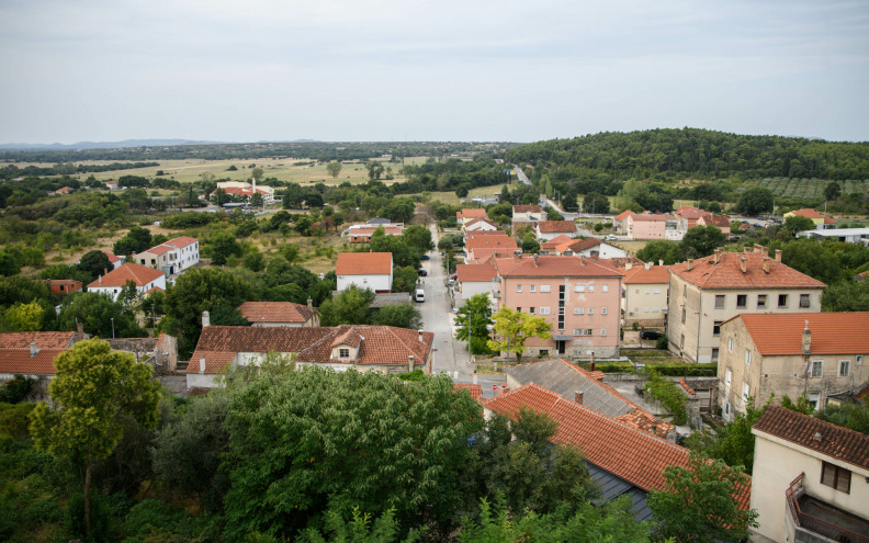 Na ulazu u Benkovac sudar auta i motokultivatora!