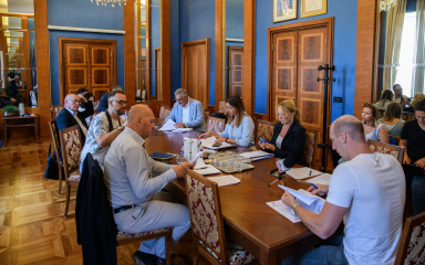 Svaki će klub zastupnika u svakom odboru imati svoga predstavnika