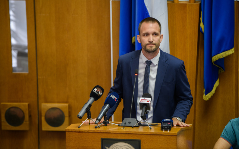 Erlić o razbijanju spomen-ploče Rajku Lozi: 'Ovo je čin provokacije i stvaranja podjela u društvu'