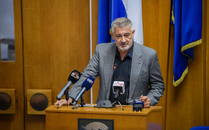 BURNO NA AKTUALCU! Gradsko vijeće neće glasovati o Žuvelinoj smjeni: 'Vi prodajete maglu'