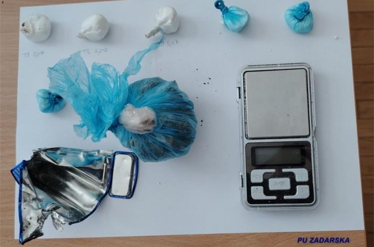 Uhićen muškarac zbog sumnje u preprodaju droge