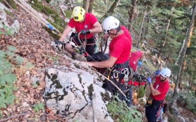 Strašna nesreća na Velebitu! Dvije žene s quadom sletjele u provaliju, jedna preminula