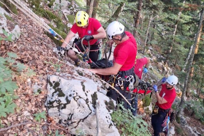 Strašna nesreća na Velebitu! Dvije žene s quadom sletjele u provaliju, jedna preminula