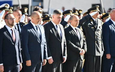 [FOTO] Položeni vijenci u čast poginulim braniteljima