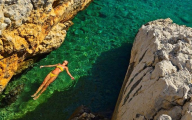 LJETNI ĐIR Skrivena uvala u Vrsima nudi tirkizno more i mir