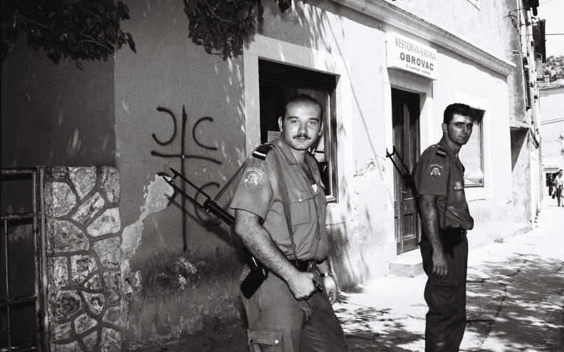 FOTO Pogledajte fotografije nastale za vrijeme Oluje u Obrovcu